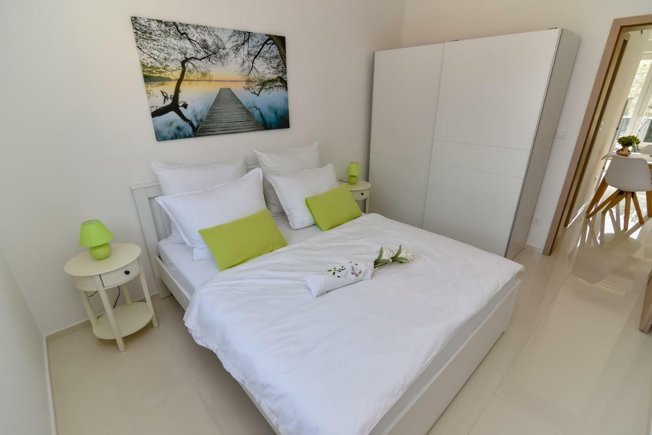 Denis Apartmán Vir